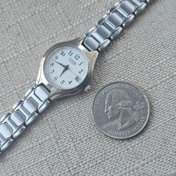 Vintage Seiko Quartz Ladies Wristwatch Silver Tone Analog Watch Date Calendar main image 4